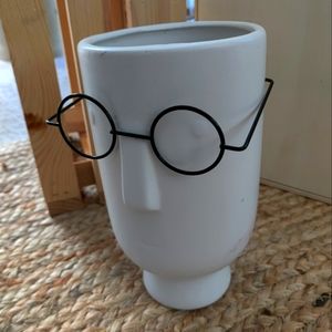 Planter/vase face with glasses